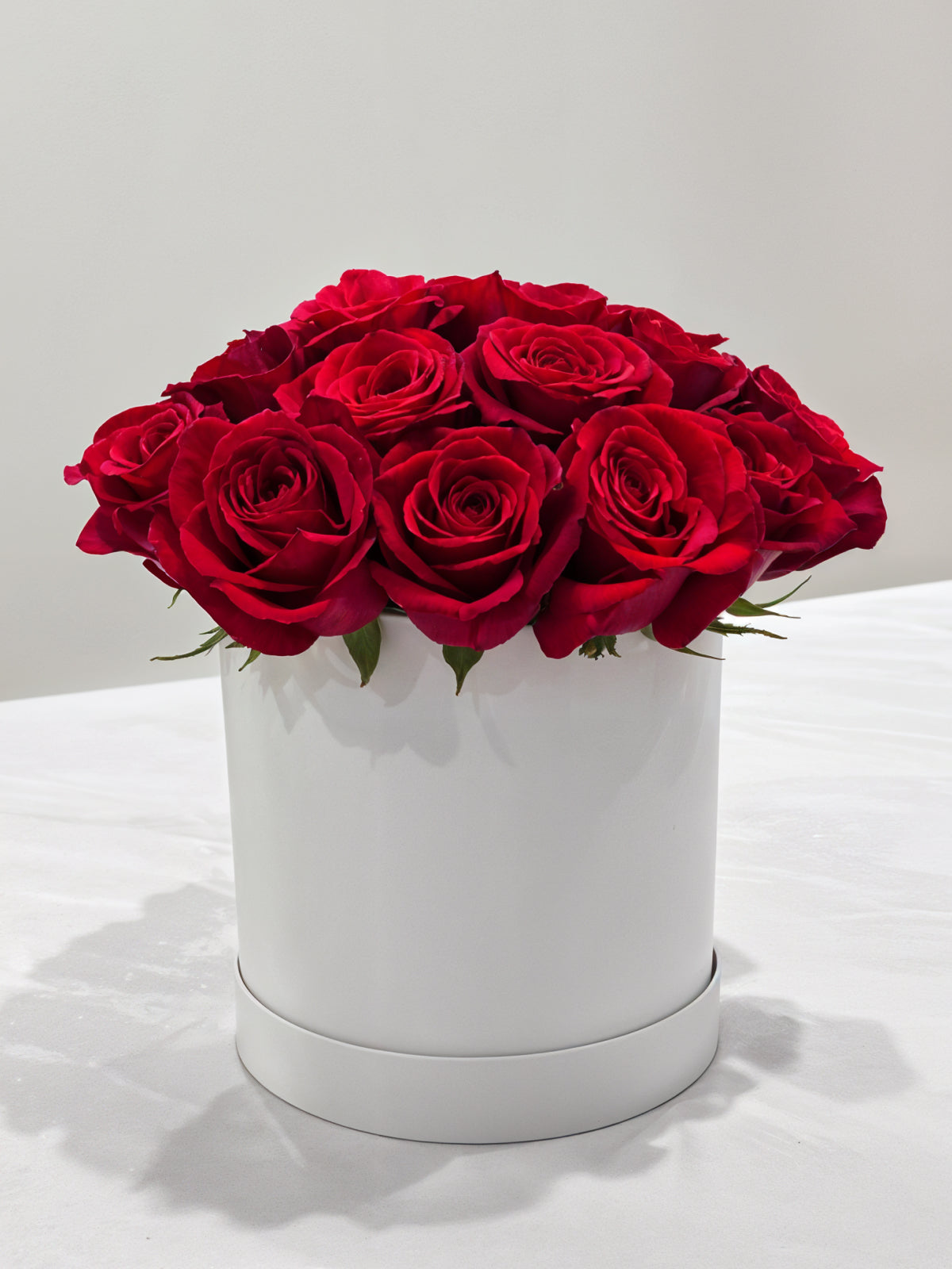 Classic Red Roses Round Box